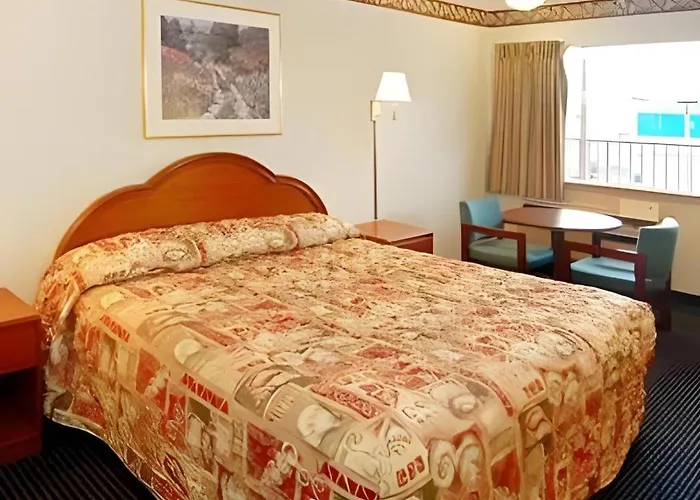 Econo Lodge Airport