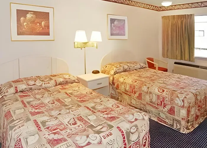 Econo Lodge Airport