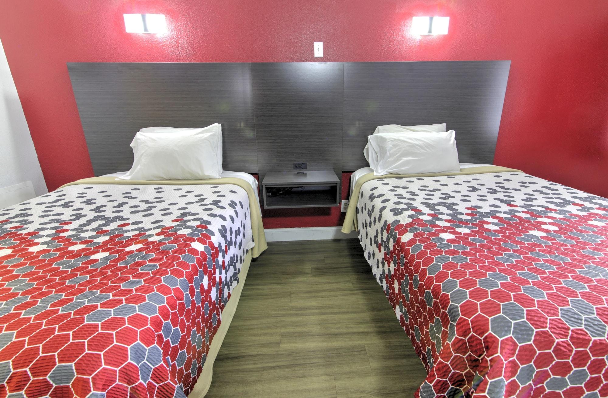 Econo Airport Hotel 2*
